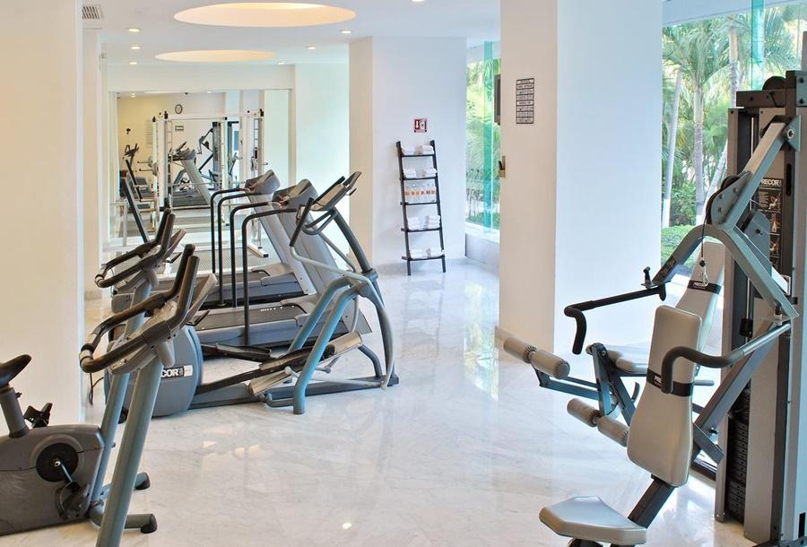 Emporio Acapulco Hotel Ngoại thất bức ảnh The gym at the hotel