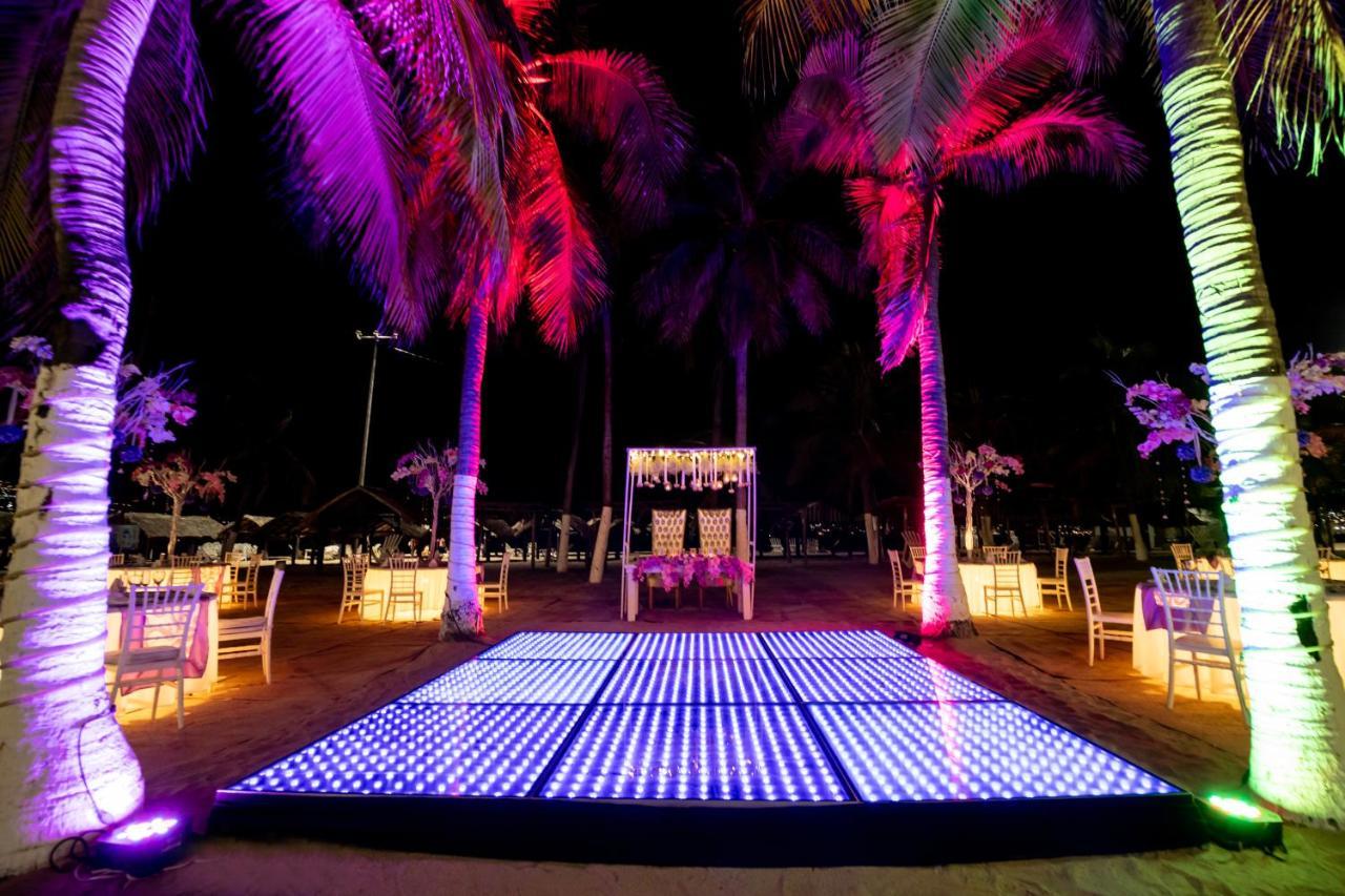 Emporio Acapulco Hotel Ngoại thất bức ảnh A dance floor with LED lights