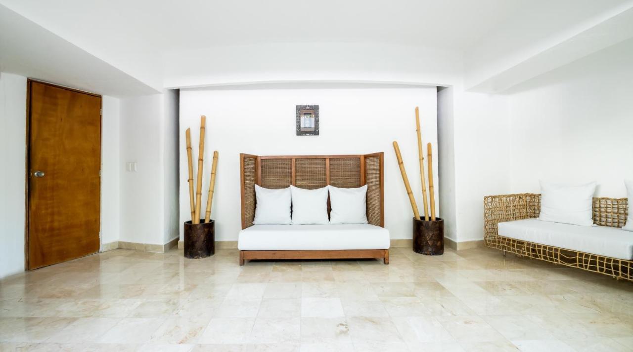 Emporio Acapulco Hotel Ngoại thất bức ảnh A room at the hotel