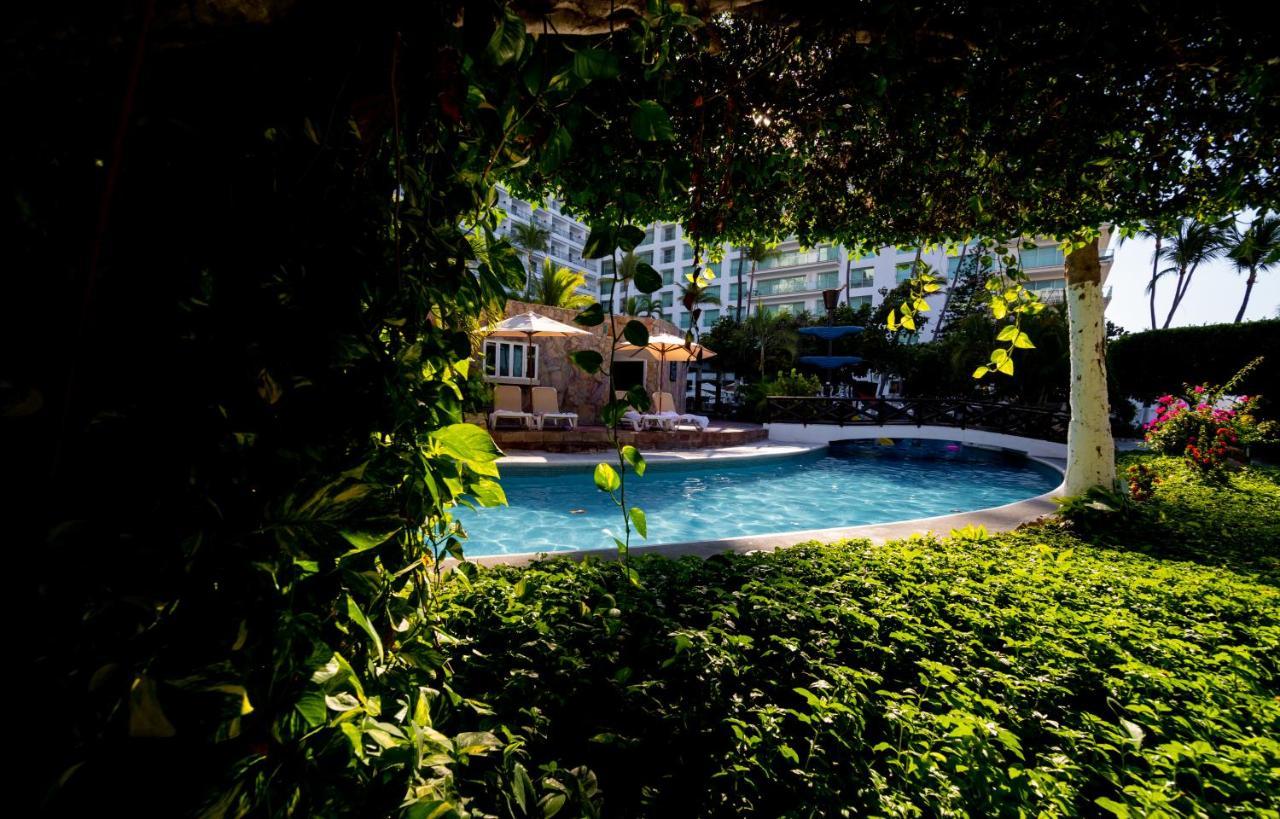 Emporio Acapulco Hotel Ngoại thất bức ảnh The pool at the Hotel