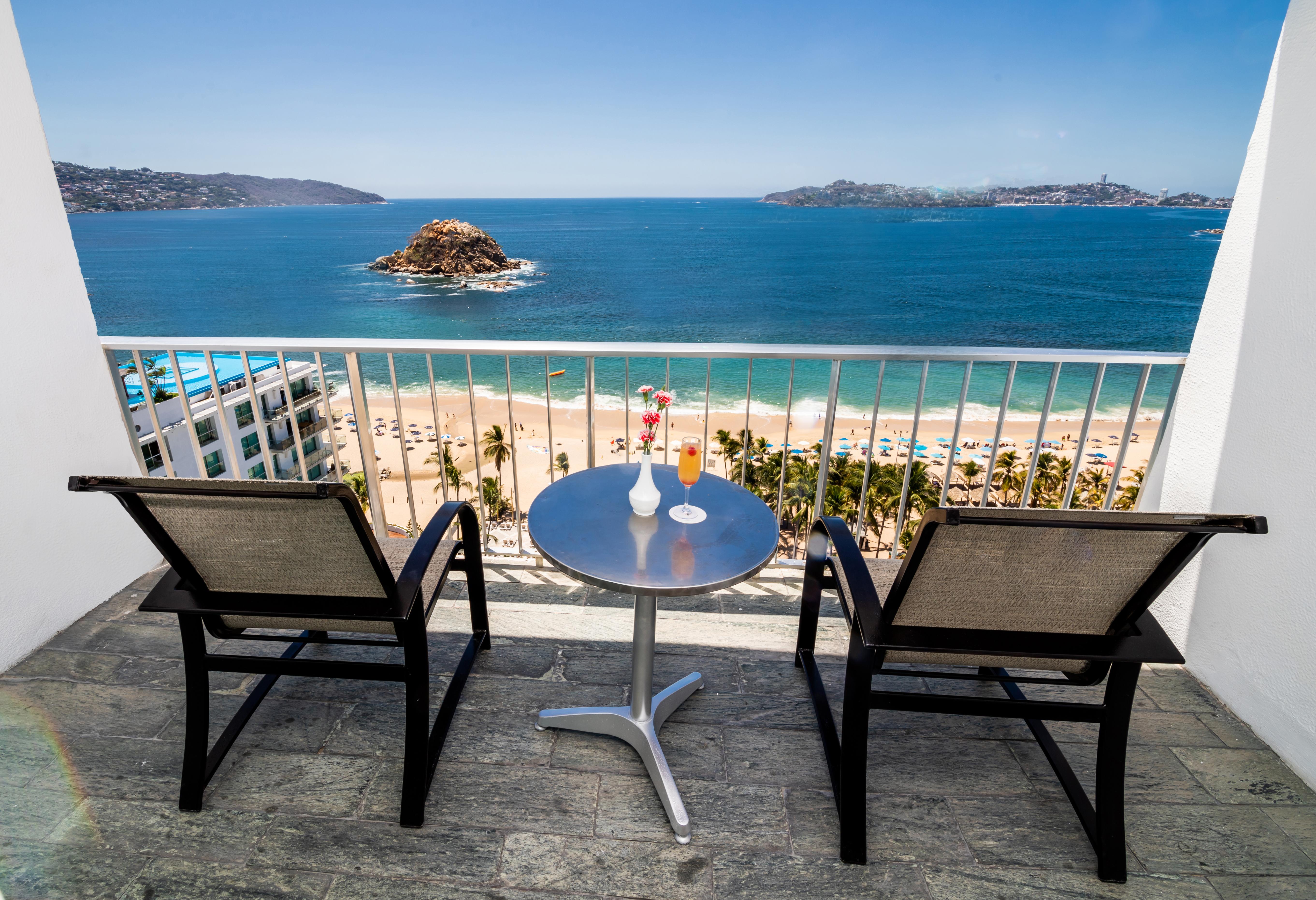 Emporio Acapulco Hotel Ngoại thất bức ảnh View from a balcony