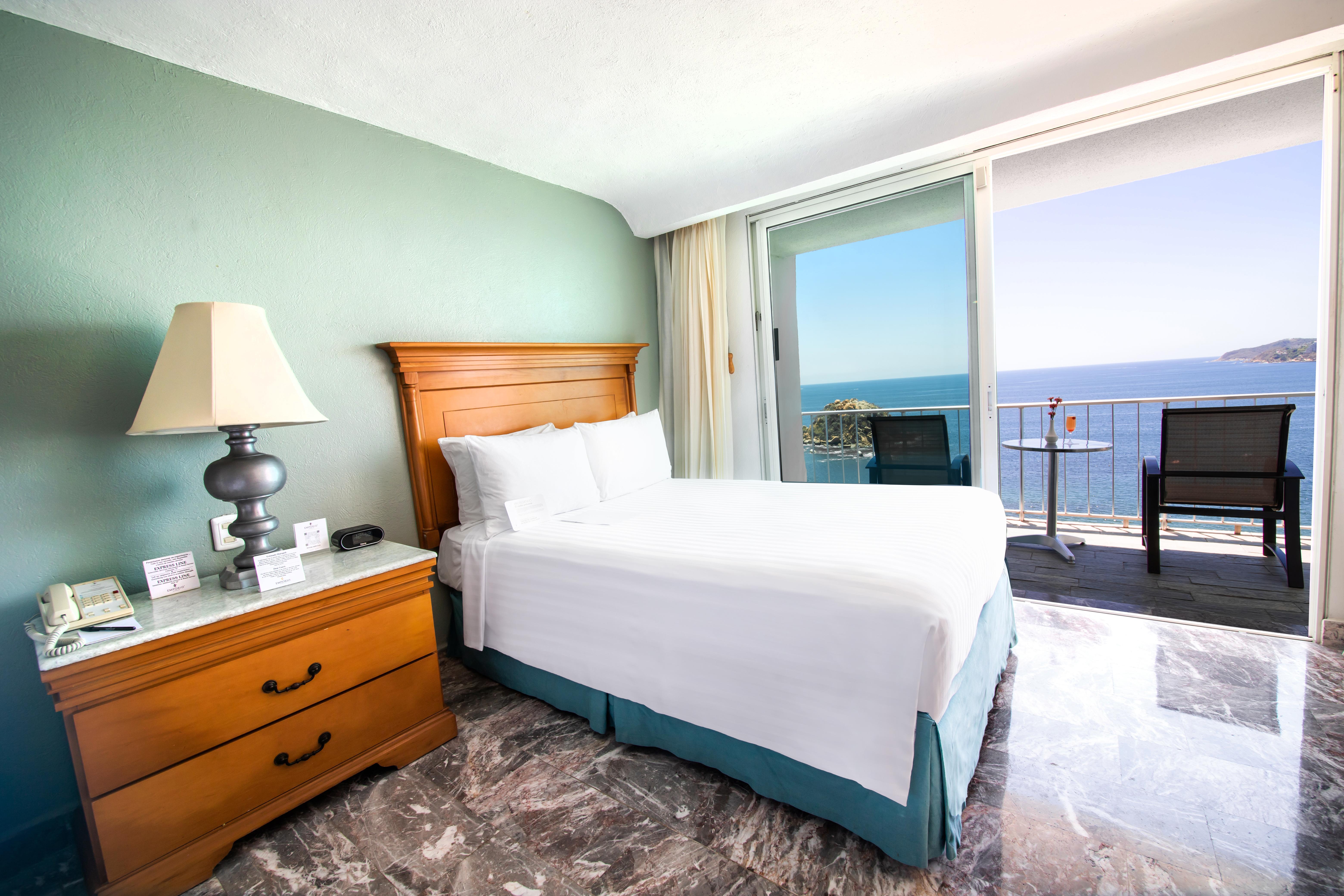 Emporio Acapulco Hotel Ngoại thất bức ảnh A bedroom at the Hilton San Diego Bayfront