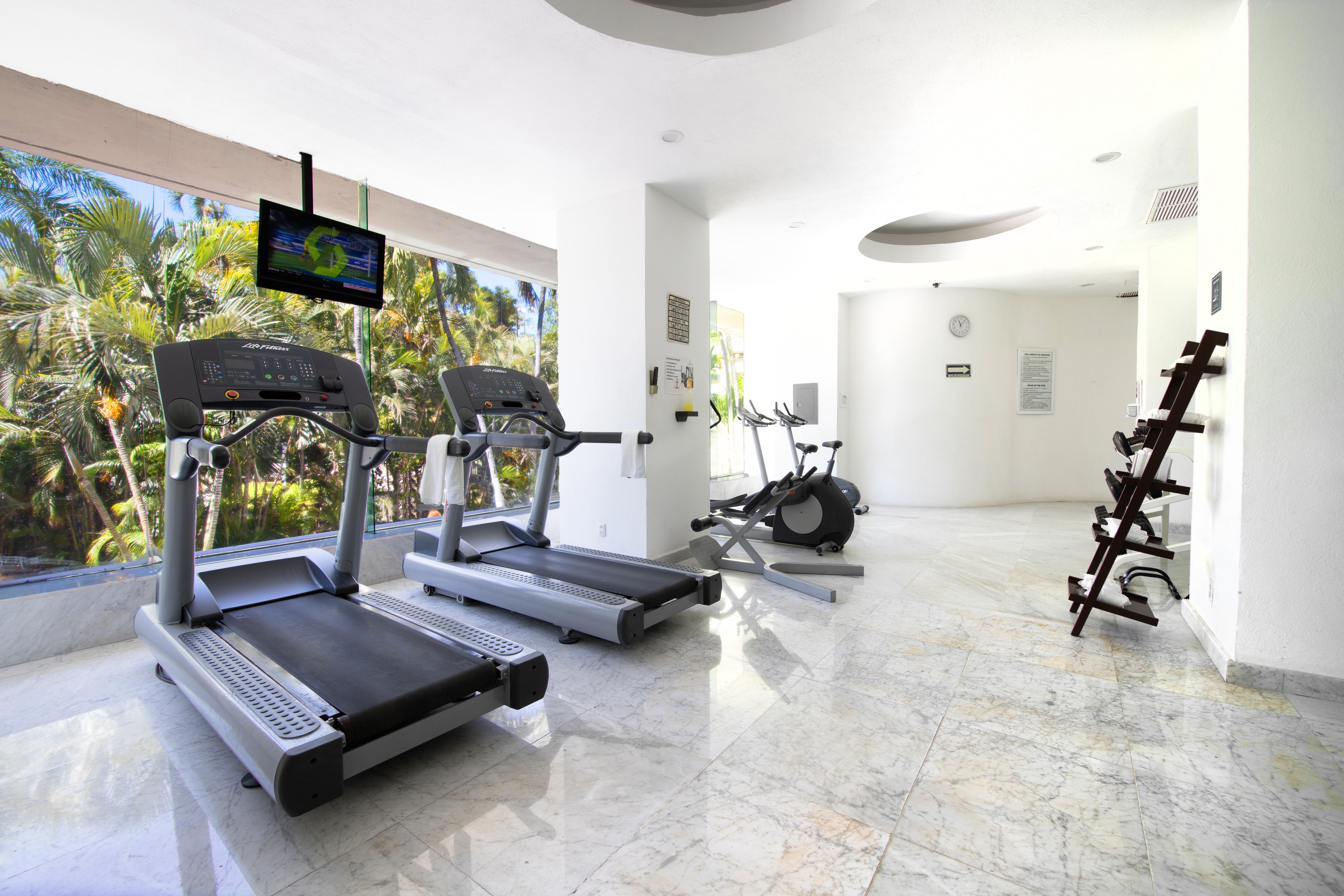 Emporio Acapulco Hotel Ngoại thất bức ảnh A treadmill