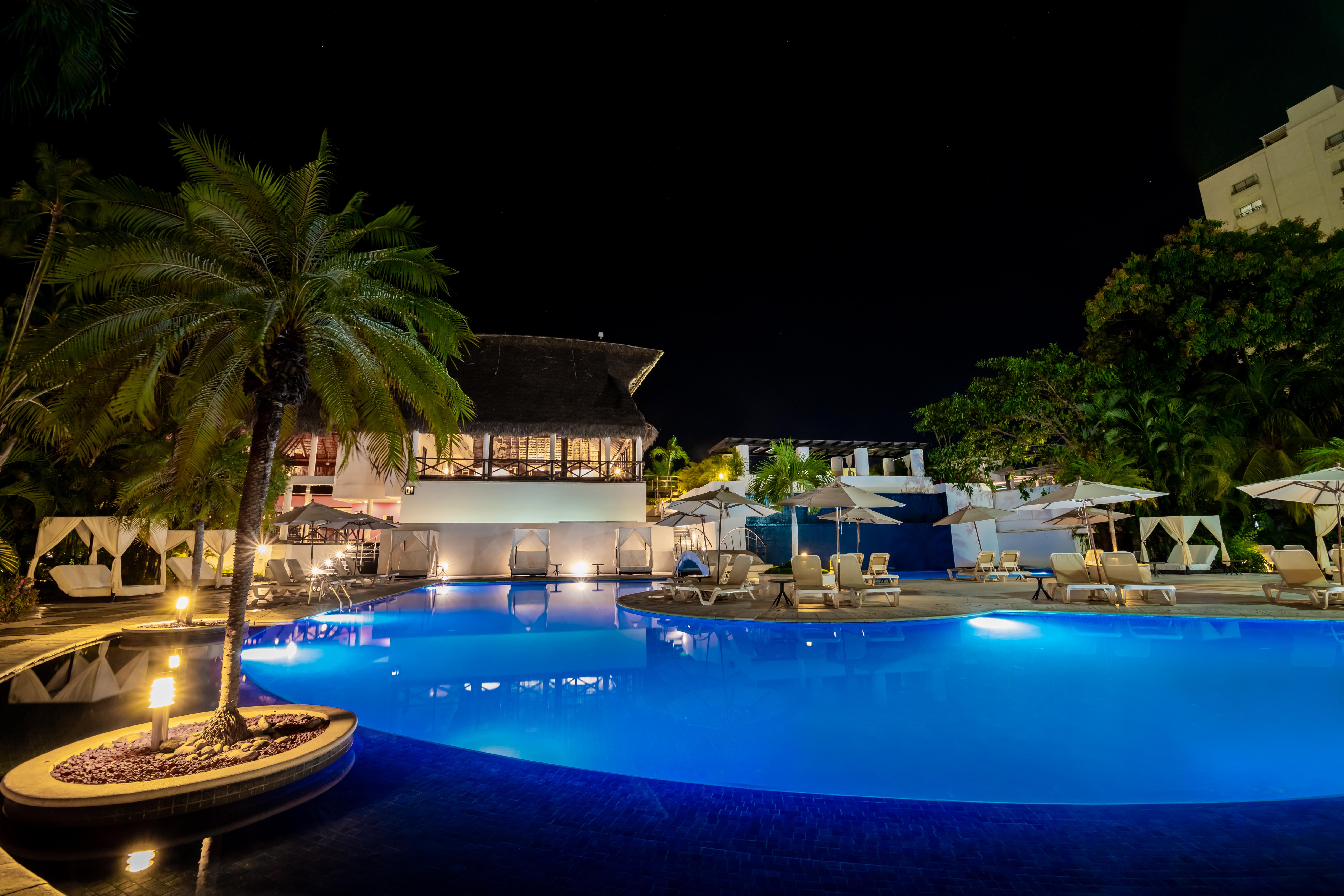 Emporio Acapulco Hotel Ngoại thất bức ảnh The pool at the Royal Thai Beach Hotel