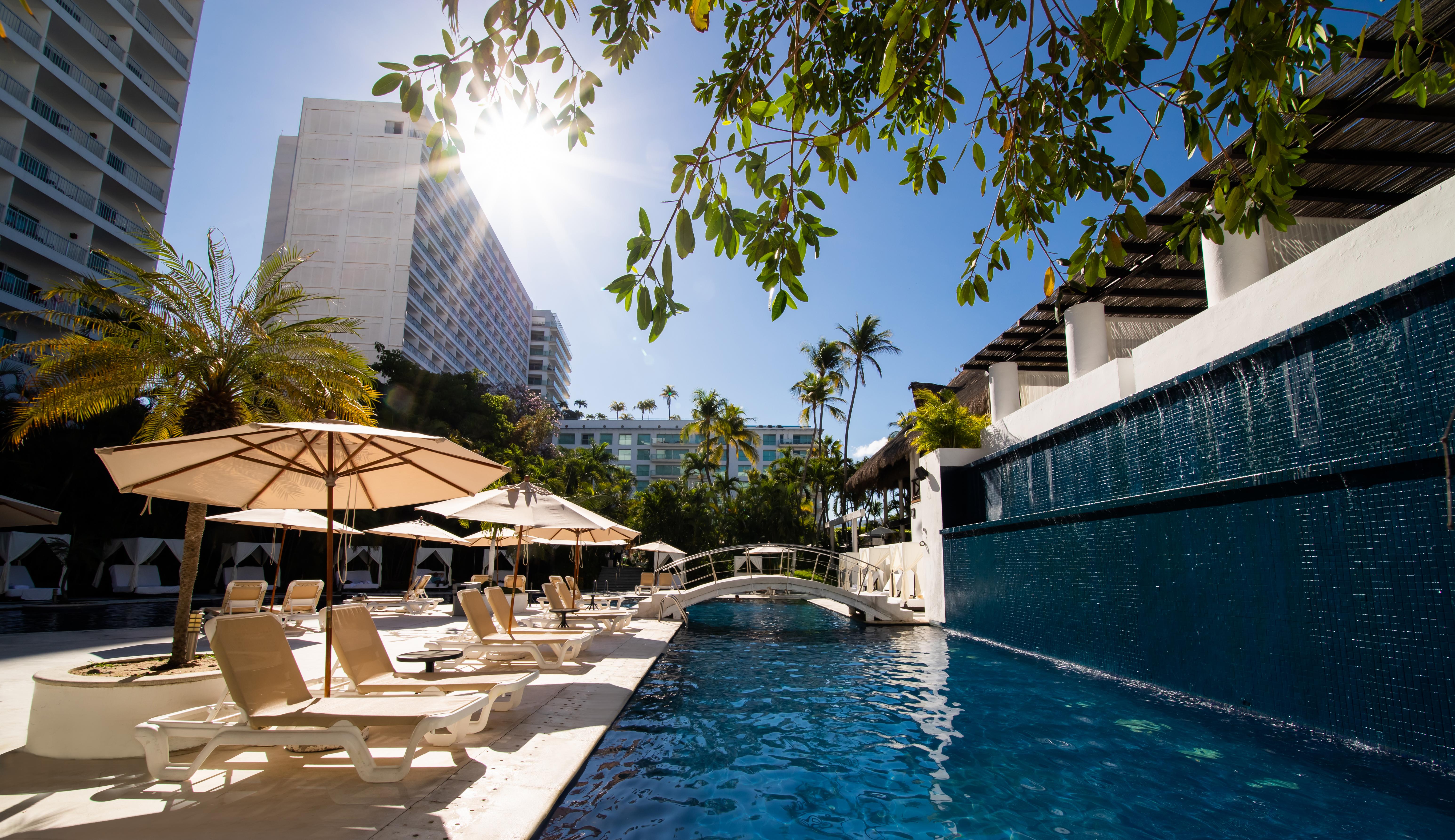 Emporio Acapulco Hotel Ngoại thất bức ảnh The pool at the Fontainebleau